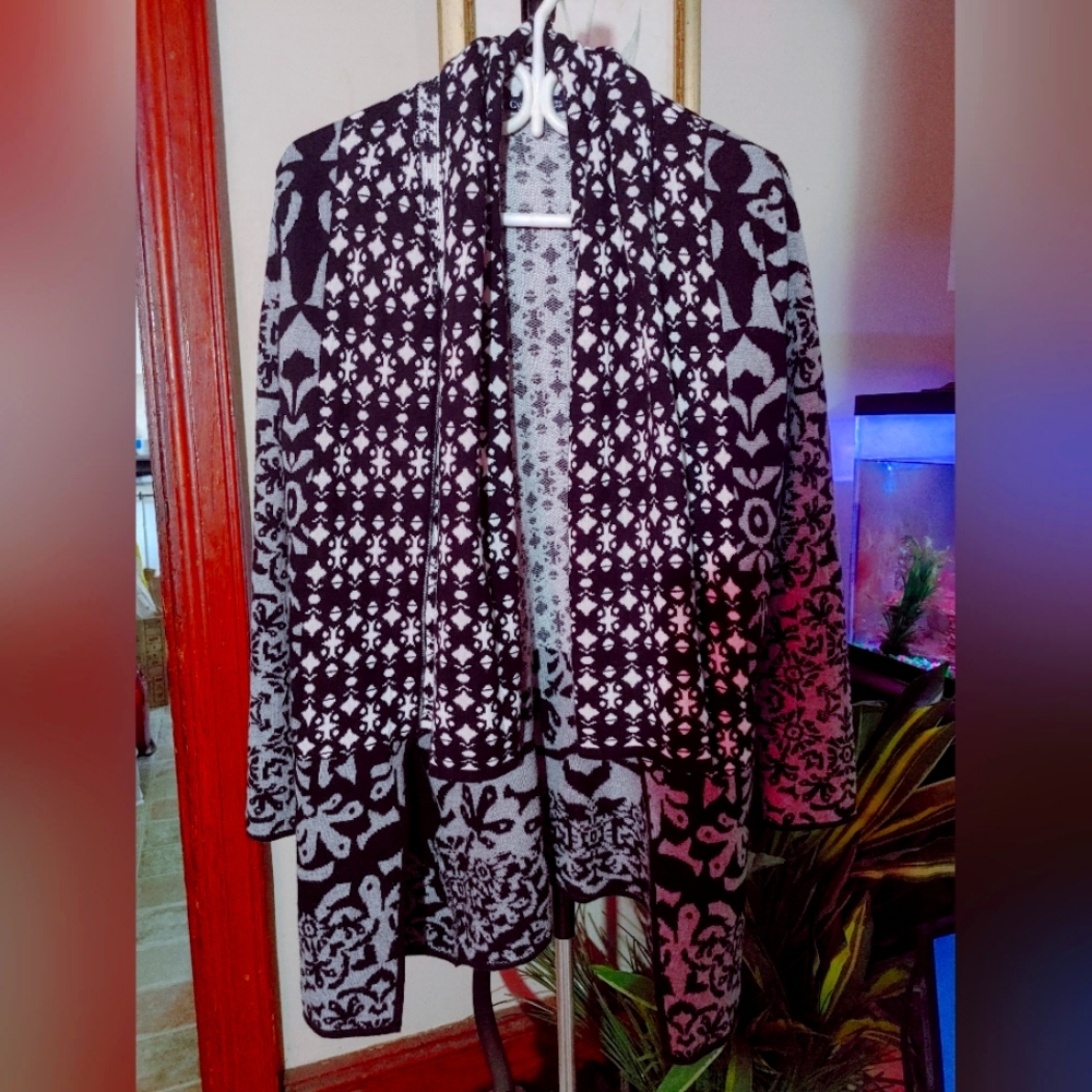 GYPSY 05 | Women's Black, White and Gray Patterned Open Cardigan Size Small